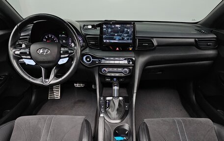 Hyundai Veloster II, 2021 год, 2 655 000 рублей, 7 фотография