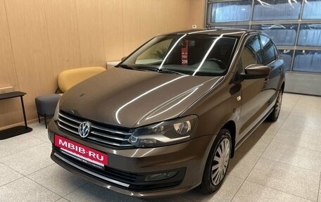 Volkswagen Polo VI (EU Market), 2015 год, 900 000 рублей, 3 фотография