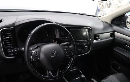 Mitsubishi Outlander III рестайлинг 3, 2018 год, 2 444 000 рублей, 10 фотография