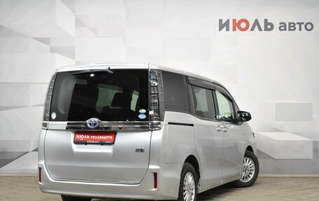 Toyota Voxy III, 2014 год, 2 260 000 рублей, 6 фотография