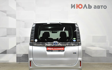 Toyota Voxy III, 2014 год, 2 260 000 рублей, 5 фотография