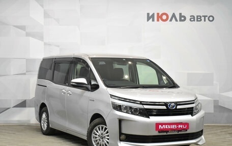 Toyota Voxy III, 2014 год, 2 260 000 рублей, 3 фотография