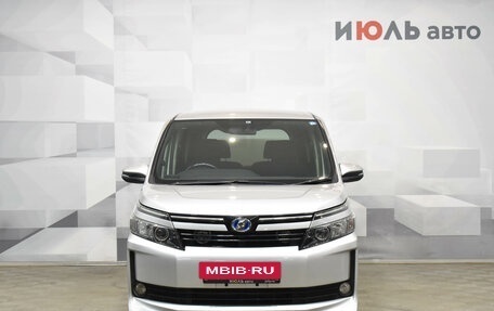 Toyota Voxy III, 2014 год, 2 260 000 рублей, 2 фотография