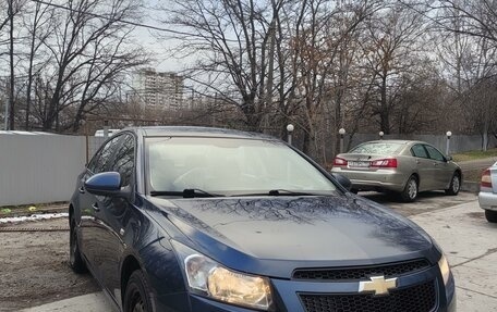 Chevrolet Cruze II, 2010 год, 675 000 рублей, 2 фотография