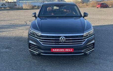 Volkswagen Touareg III, 2021 год, 8 850 000 рублей, 2 фотография