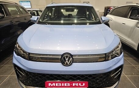 Volkswagen Tiguan, 2024 год, 6 400 000 рублей, 17 фотография