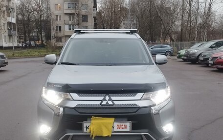 Mitsubishi Outlander III рестайлинг 3, 2021 год, 3 800 000 рублей, 9 фотография