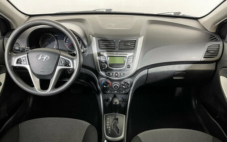 Hyundai Solaris II рестайлинг, 2013 год, 780 000 рублей, 12 фотография