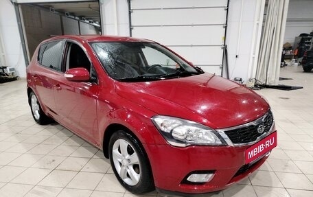 KIA cee'd I рестайлинг, 2011 год, 850 000 рублей, 2 фотография