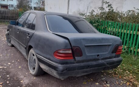 Mercedes-Benz E-Класс, 1996 год, 60 000 рублей, 3 фотография