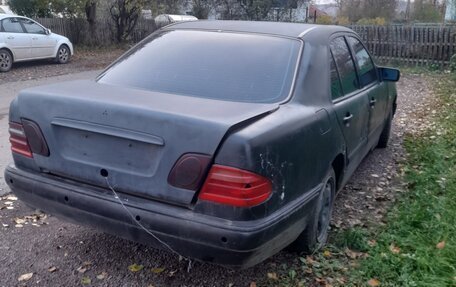 Mercedes-Benz E-Класс, 1996 год, 60 000 рублей, 2 фотография