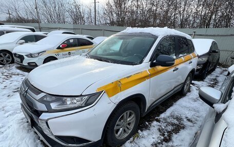 Mitsubishi Outlander III рестайлинг 3, 2021 год, 1 900 000 рублей, 4 фотография