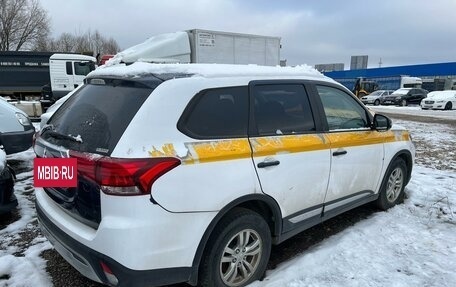 Mitsubishi Outlander III рестайлинг 3, 2021 год, 1 900 000 рублей, 2 фотография