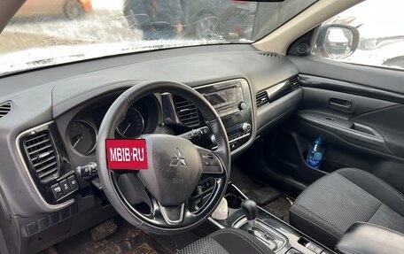 Mitsubishi Outlander III рестайлинг 3, 2021 год, 1 900 000 рублей, 7 фотография