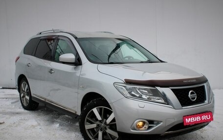 Nissan Pathfinder, 2015 год, 1 990 000 рублей, 3 фотография