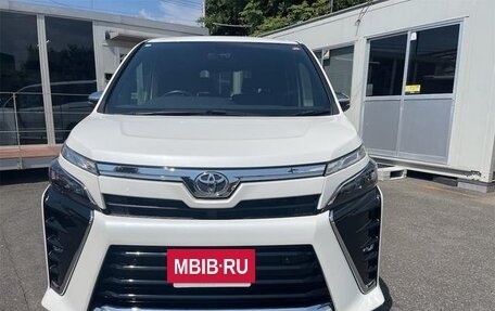 Toyota Voxy III, 2021 год, 2 860 000 рублей, 3 фотография