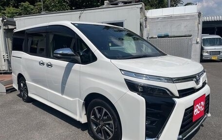 Toyota Voxy III, 2021 год, 2 860 000 рублей, 4 фотография