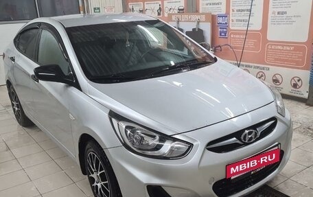 Hyundai Solaris II рестайлинг, 2014 год, 1 100 000 рублей, 2 фотография