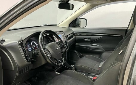 Mitsubishi Outlander III рестайлинг 3, 2018 год, 2 090 000 рублей, 10 фотография