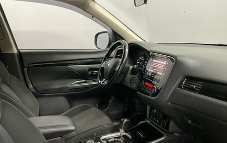 Mitsubishi Outlander III рестайлинг 3, 2018 год, 2 090 000 рублей, 9 фотография