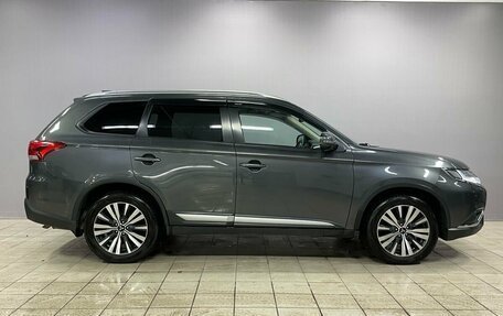 Mitsubishi Outlander III рестайлинг 3, 2018 год, 2 090 000 рублей, 8 фотография