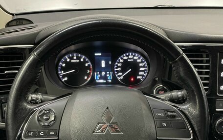 Mitsubishi Outlander III рестайлинг 3, 2018 год, 2 090 000 рублей, 12 фотография