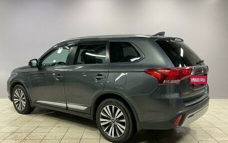 Mitsubishi Outlander III рестайлинг 3, 2018 год, 2 090 000 рублей, 5 фотография