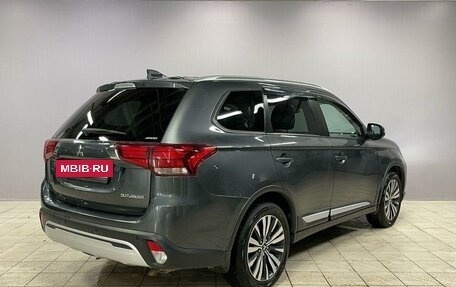 Mitsubishi Outlander III рестайлинг 3, 2018 год, 2 090 000 рублей, 7 фотография