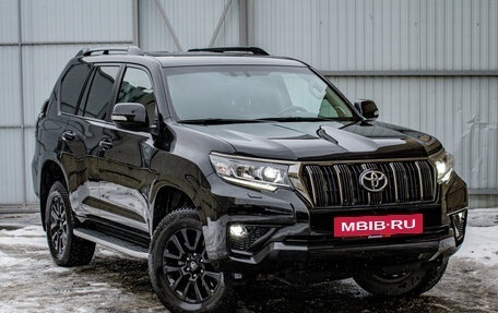 Toyota Land Cruiser Prado 150 рестайлинг 2, 2020 год, 6 890 000 рублей, 3 фотография