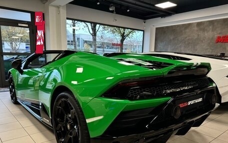 Lamborghini Huracán, 2024 год, 53 000 000 рублей, 4 фотография