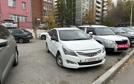 Hyundai Solaris II рестайлинг, 2015 год, 415 000 рублей, 3 фотография