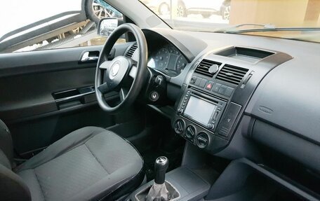 Volkswagen Polo IV рестайлинг, 2002 год, 289 000 рублей, 9 фотография