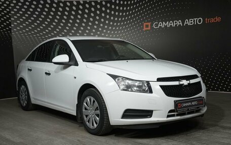 Chevrolet Cruze II, 2010 год, 675 100 рублей, 3 фотография