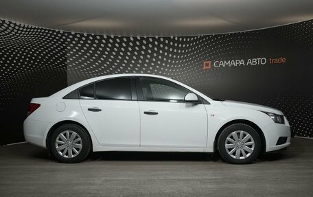 Chevrolet Cruze II, 2010 год, 675 100 рублей, 5 фотография