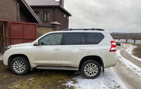 Toyota Land Cruiser Prado 150 рестайлинг 2, 2014 год, 3 200 000 рублей, 2 фотография