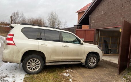 Toyota Land Cruiser Prado 150 рестайлинг 2, 2014 год, 3 200 000 рублей, 4 фотография