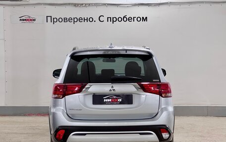 Mitsubishi Outlander III рестайлинг 3, 2021 год, 2 995 000 рублей, 8 фотография