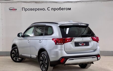 Mitsubishi Outlander III рестайлинг 3, 2021 год, 2 995 000 рублей, 6 фотография