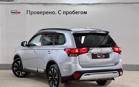 Mitsubishi Outlander III рестайлинг 3, 2021 год, 2 995 000 рублей, 7 фотография