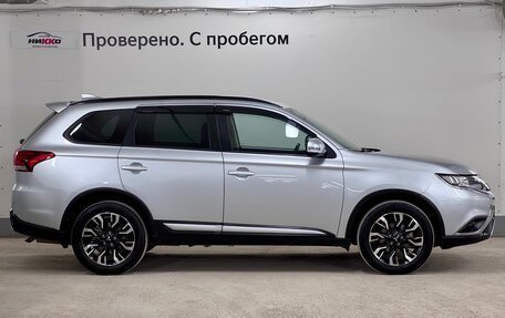 Mitsubishi Outlander III рестайлинг 3, 2021 год, 2 995 000 рублей, 4 фотография