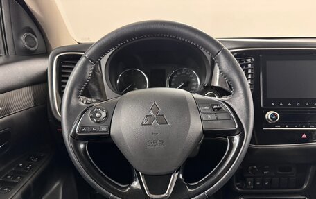 Mitsubishi Outlander III рестайлинг 3, 2021 год, 2 995 000 рублей, 13 фотография