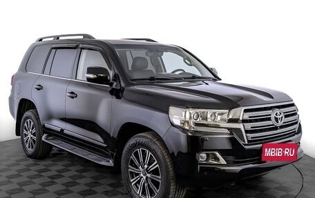 Toyota Land Cruiser 200, 2017 год, 7 390 000 рублей, 3 фотография