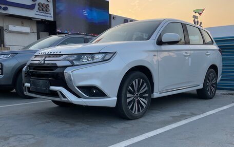 Mitsubishi Outlander III рестайлинг 3, 2022 год, 2 484 000 рублей, 2 фотография