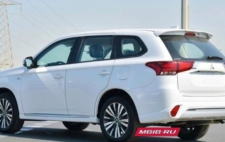 Mitsubishi Outlander III рестайлинг 3, 2022 год, 2 484 000 рублей, 9 фотография