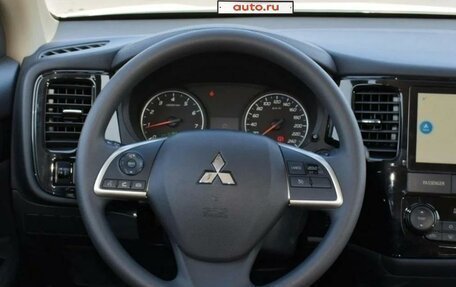 Mitsubishi Outlander III рестайлинг 3, 2022 год, 2 484 000 рублей, 13 фотография