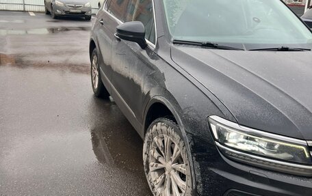 Volkswagen Tiguan II, 2018 год, 2 350 000 рублей, 2 фотография