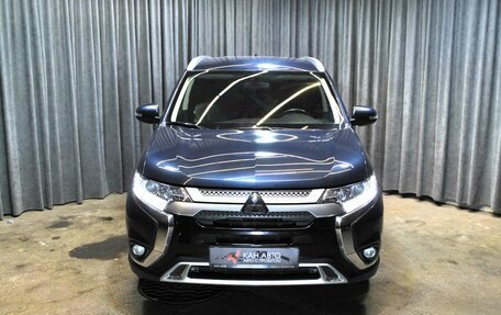 Mitsubishi Outlander III рестайлинг 3, 2020 год, 2 570 000 рублей, 4 фотография