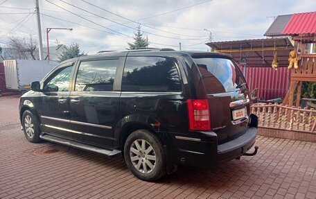 Chrysler Voyager IV, 2008 год, 1 699 000 рублей, 2 фотография