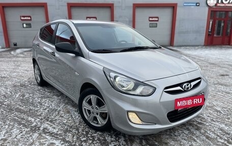 Hyundai Solaris II рестайлинг, 2012 год, 810 000 рублей, 2 фотография