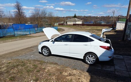 Hyundai Solaris II рестайлинг, 2013 год, 1 250 000 рублей, 2 фотография